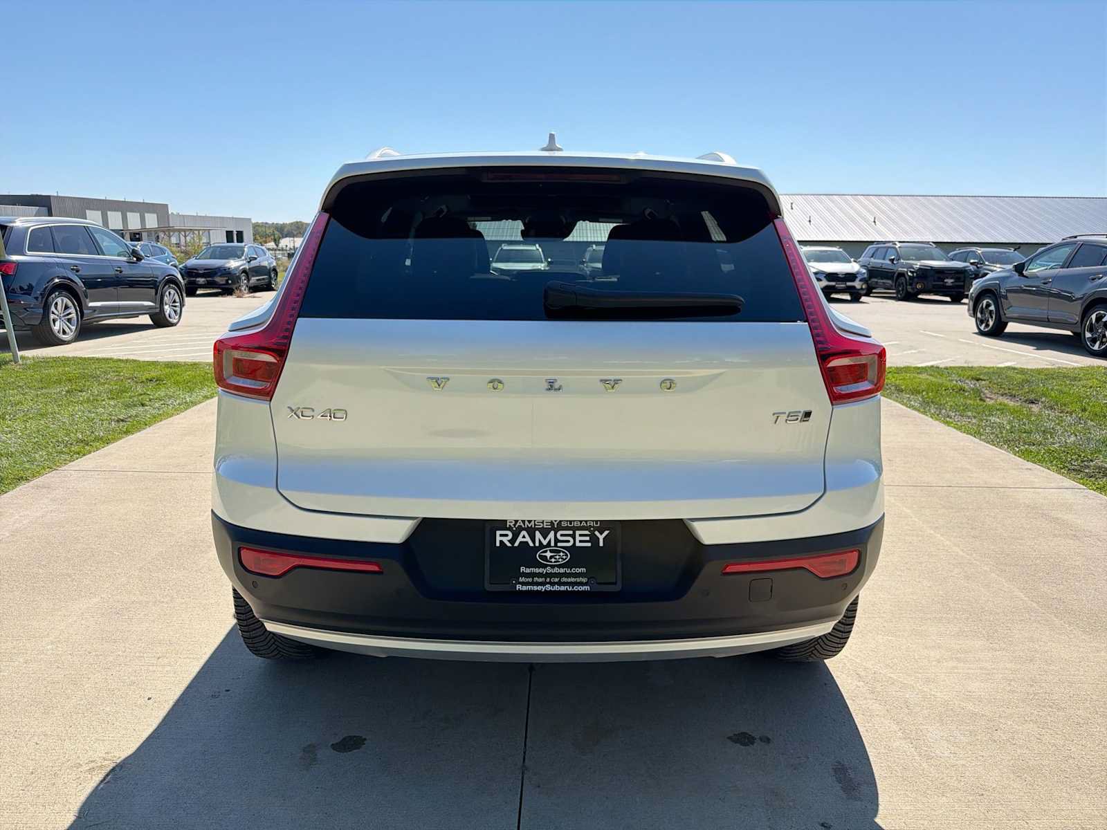 Used 2021 Volvo XC40 T5 Momentum w/ Premium Package AWD/4WD image 5