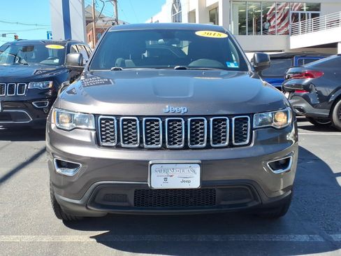 Used 2018 Jeep Grand Cherokee Laredo AWD/4WD image 2