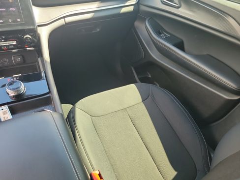 Used 2024 Jeep Grand Cherokee L Laredo w/ Luxury Tech Group I RWD image 17