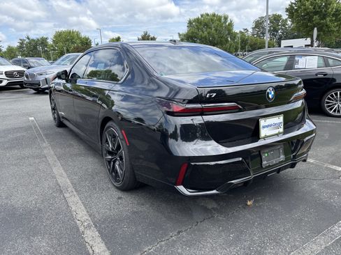 Used 2023 BMW i7 xDrive60 AWD/4WD image 14