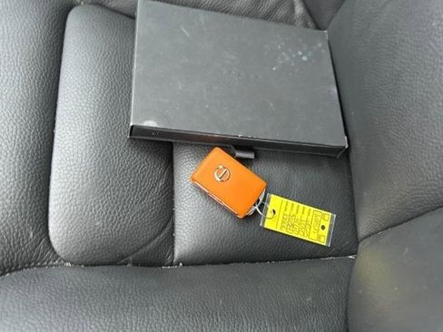 Certified 2023 Volvo XC60 B5 Plus w/ Climate Package image 11