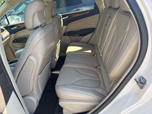 Used 2018 Lincoln MKC Select w/ Select Plus Package AWD/4WD image 6
