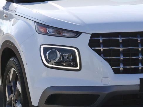 Used 2021 Hyundai Venue SEL w/ Premium Package image 7