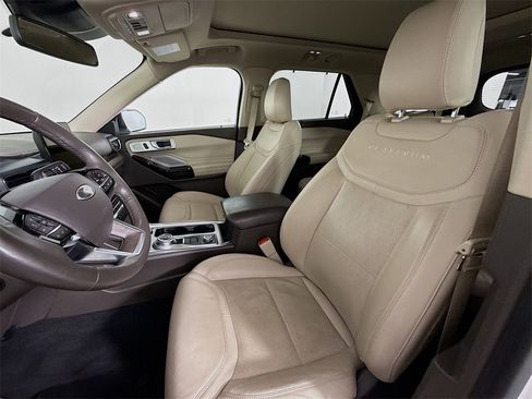 Used 2022 Ford Explorer Platinum w/ Equipment Group 601A image 5