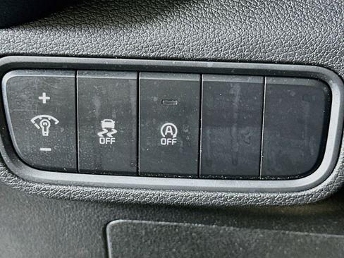 Used 2025 Kia Soul LX w/ LX Technology Package FWD image 17