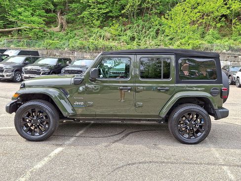 Used 2023 Jeep Wrangler Unlimited Sahara w/ Cold Weather Group AWD/4WD image 4