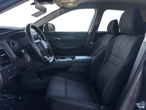 Used 2025 Nissan Rogue SV FWD image 9