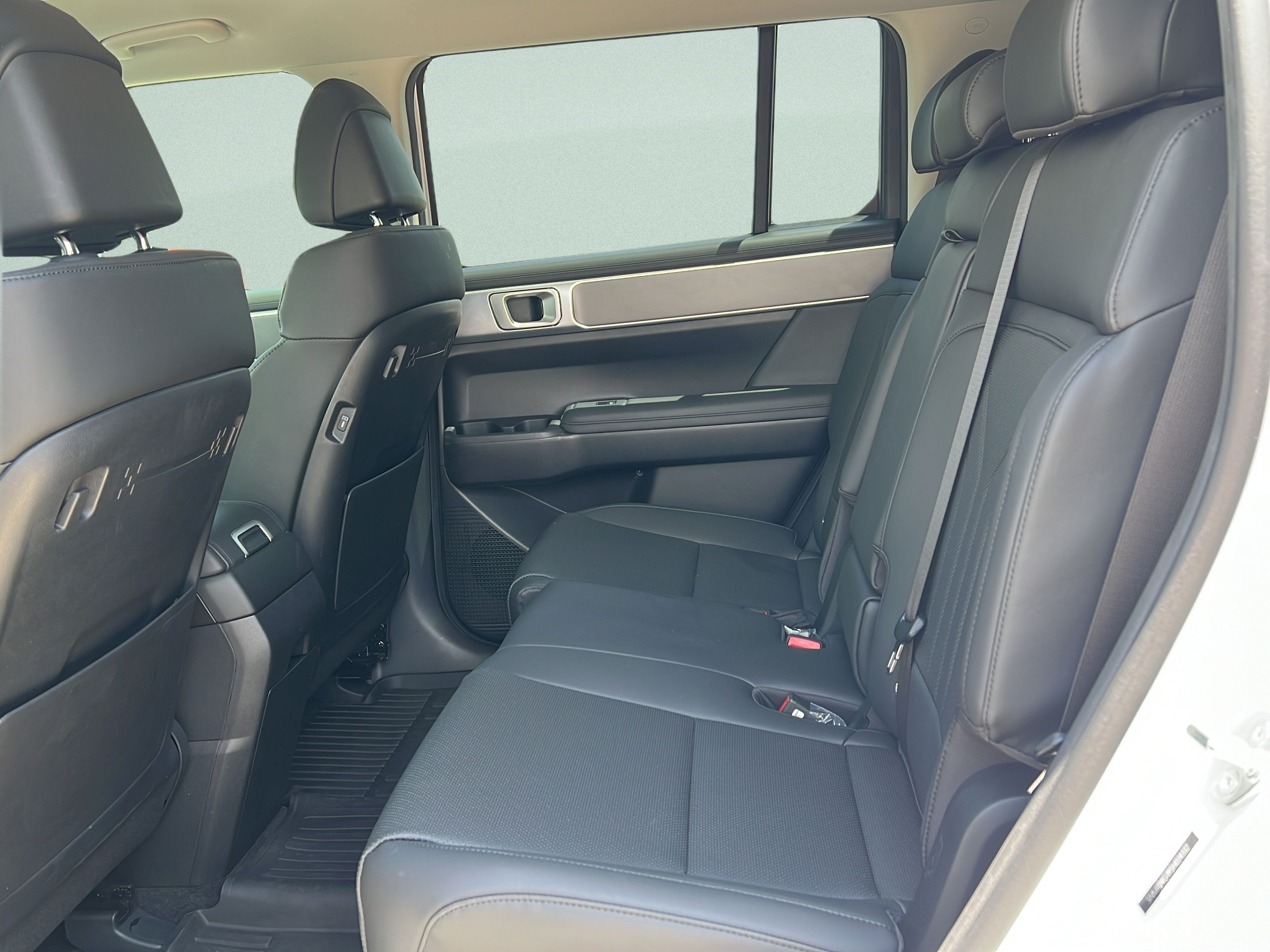 Certified 2025 Hyundai Santa Fe SEL FWD image 10