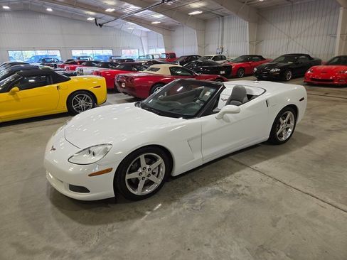 Used 2005 Chevrolet Corvette Convertible w/ Preferred Equipment Group image 1