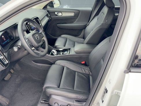 Certified 2023 Volvo XC40 B5 Plus w/ Protection Package Premier image 5