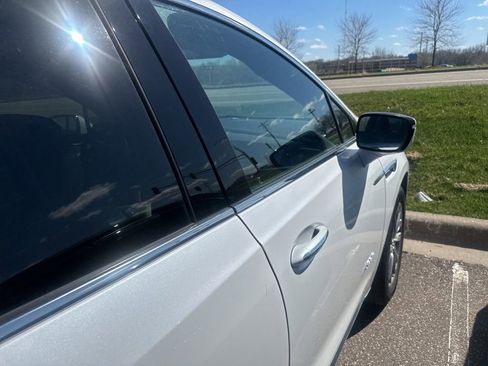 Used 2024 Buick Enclave Avenir w/ Avenir Technology Package image 18