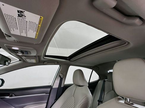 Used 2020 Toyota Camry SE image 21