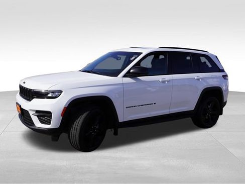 Certified 2023 Jeep Grand Cherokee Altitude image 10