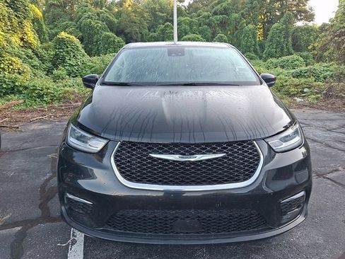 Used 2024 Chrysler Pacifica Limited FWD image 2