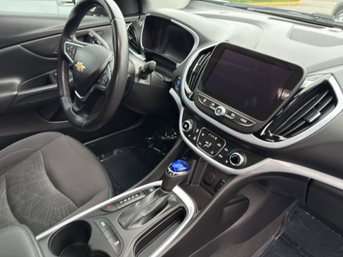 Used 2018 Chevrolet Volt LT w/ Comfort Package image 16