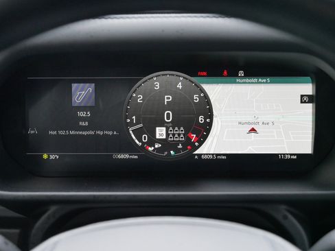 Used 2024 Land Rover Defender 130 X image 21