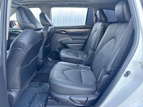 Used 2022 Toyota Highlander Platinum image 42