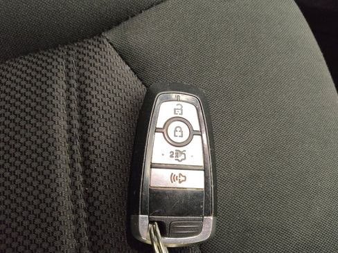 Used 2019 Ford Fusion SE image 32