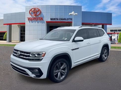 Used 2018 Volkswagen Atlas SE w/ R-Line Package FWD image 3
