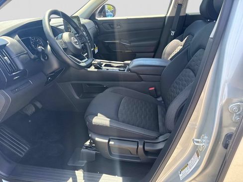 Used 2025 Nissan Pathfinder S AWD/4WD image 17