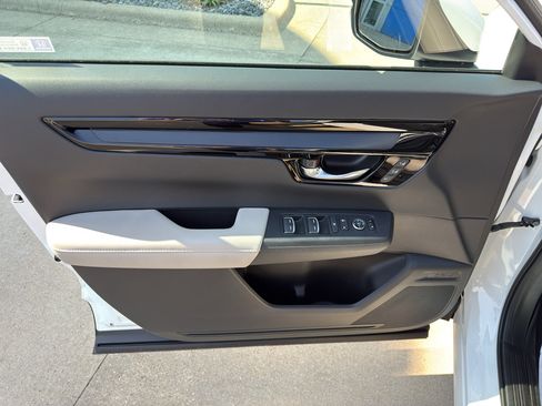 Used 2025 Honda CR-V EX-L image 13