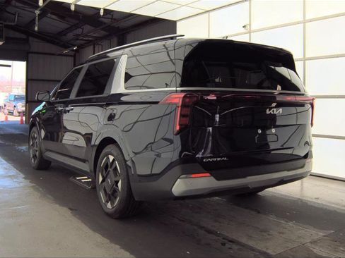 Used 2026 Kia Carnival EX image 9