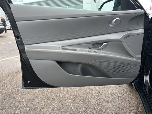 Used 2024 Hyundai Elantra SEL image 17