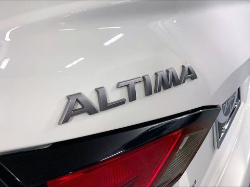 Used 2025 Nissan Altima 2.5 SV FWD image 4
