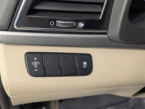 Used 2017 Hyundai Elantra SE image 13