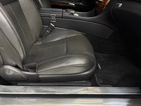 Used 2013 Mercedes-Benz CL 550 4MATIC w/ Sport Pkg image 19