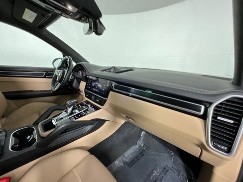 Used 2022 Porsche Cayenne GTS image 18