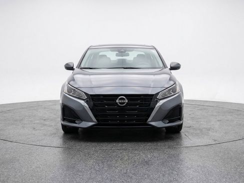 Used 2025 Nissan Altima 2.5 SV image 2