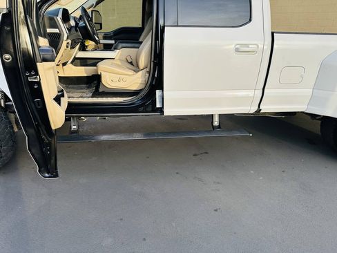 Used 2017 Ford F350 Lariat AWD/4WD image 18