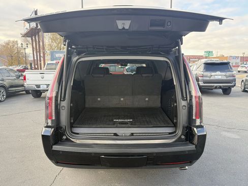 Used 2019 Cadillac Escalade ESV Luxury image 8