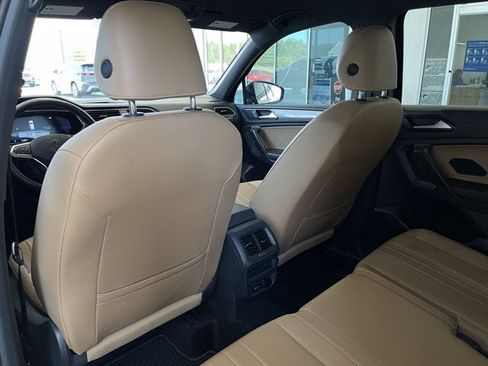 Used 2024 Volkswagen Tiguan SE FWD image 17
