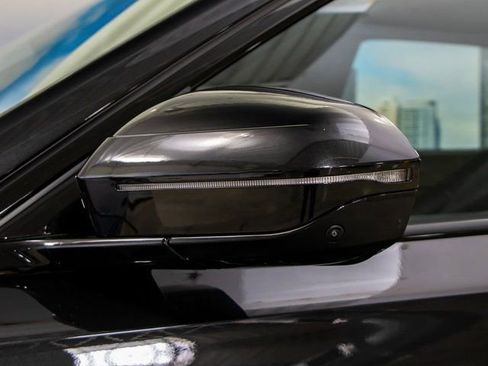 Used 2025 BMW 760i xDrive w/ Premium Package image 10