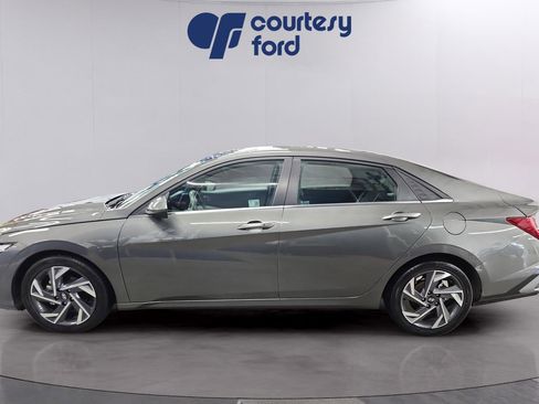 Used 2025 Hyundai Elantra SEL FWD image 4