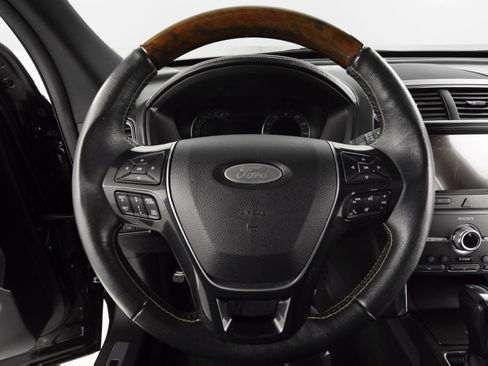 Used 2019 Ford Explorer Platinum image 14