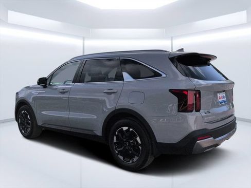 Used 2025 Kia Sorento S FWD image 5