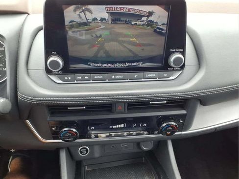 Used 2023 Nissan Rogue SV w/ SV Premium B Package FWD image 15