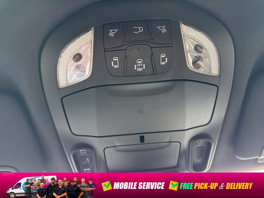 Used 2025 Chrysler Pacifica Limited FWD image 21