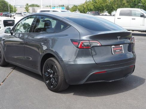 Used 2022 Tesla Model Y Long Range AWD/4WD image 5