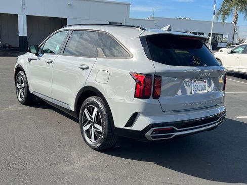 Used 2022 Kia Sorento EX w/ Panoramic Sunroof Package image 9