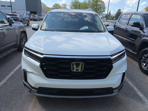Used 2025 Honda Pilot Elite image 2