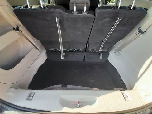 Used 2023 Chrysler Pacifica Touring-L FWD image 58