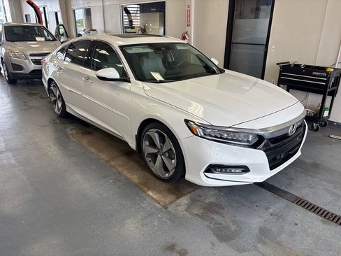 Used 2020 Honda Accord Touring image 1