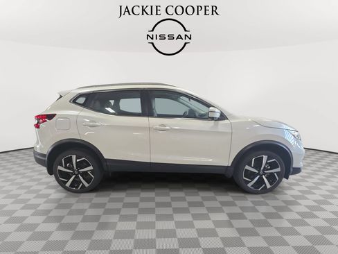 Used 2022 Nissan Rogue Sport SL FWD image 4