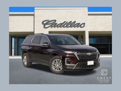 Used 2023 Chevrolet Traverse LT image 1