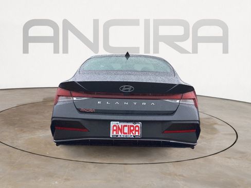 Used 2024 Hyundai Elantra SE FWD image 12