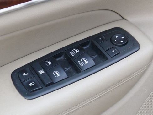 Used 2012 Jeep Grand Cherokee Limited w/ Luxury Group II AWD/4WD image 13